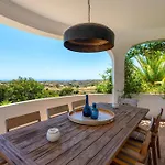 וילה Elegant Villa, Beautiful Ocean View, Natural Paradise!